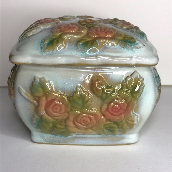 Ceramic Raised Roses 🌹 Trinket Box with Lid - Picture 2 of 7